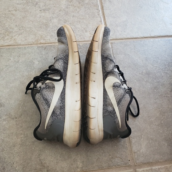 2 Pairs of Gray Nike Sneakers - Picture 4 of 7